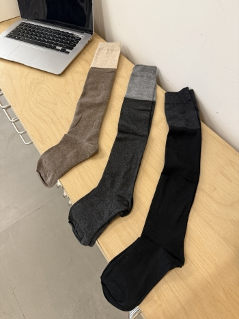 【Z830257】撞色拼接過膝長襪(三入組)