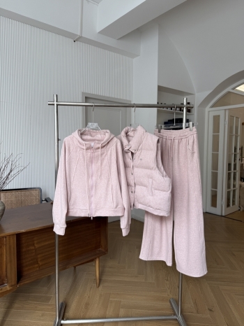 【Z829851】連帽羽絨鋪棉背心三件式休閒套裝