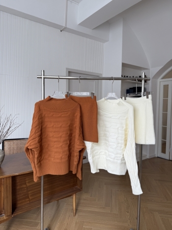 【Z830297】麻花協肩蝙蝠繡針織短裙套裝