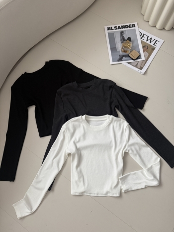 【Z830322】簡約百搭純色短版長T