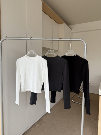 【Z830322】簡約百搭純色短版長T