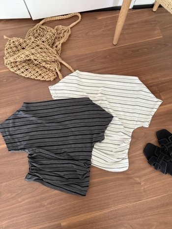 【Z830439】設計感蕩領條紋收腰短袖上衣