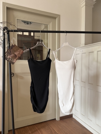 【Z830463】褶皺收腰帶胸墊背心連身裙