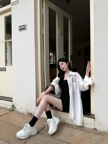 【Z830422】白色蕾絲拼接後背開叉長袖襯衫