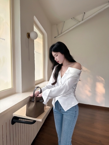 【Z830423】純欲性感風鍊條收腰斜肩襯衫