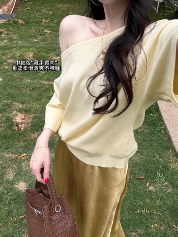 【Z830429】法式一字領蝙蝠袖針織上衣