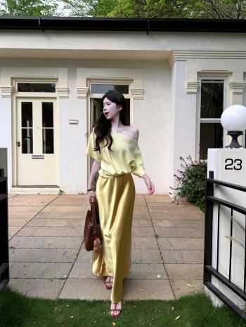 【Z830430】高級感重工燙鑽緞面長裙