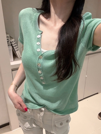 【Z830447】半開領貝殼釦短袖上衣