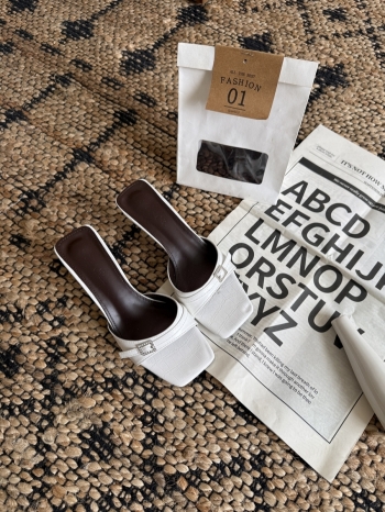 【Z830464】一字帶水鑽釦鱷魚紋細跟涼拖鞋