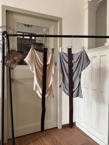 【Z830440】蕩領褶皺收腰開叉上衣(附腰帶)