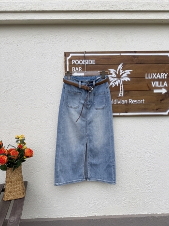 【Z830535】水洗淺色雙口袋開叉牛仔裙(附腰帶)