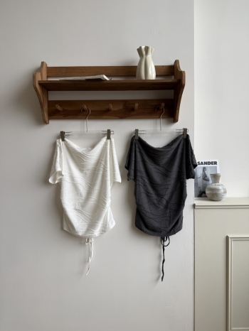 【Z830539】蕩領後縷空綁帶褶皺修身短T