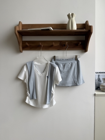 【Z830583】學院風披肩小馬刺繡短裙三件套