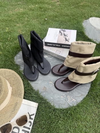 【Z830593】英倫風皮帶釦夾腳露趾涼靴