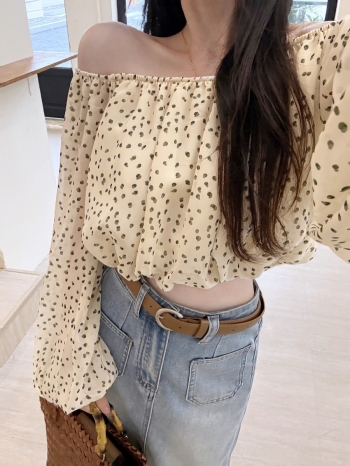 【Z830561】法式一字肩波點燈籠袖襯衫