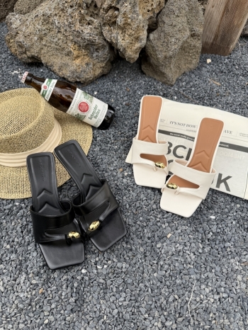 【Z830608】法式縷空金屬釦高跟涼拖鞋