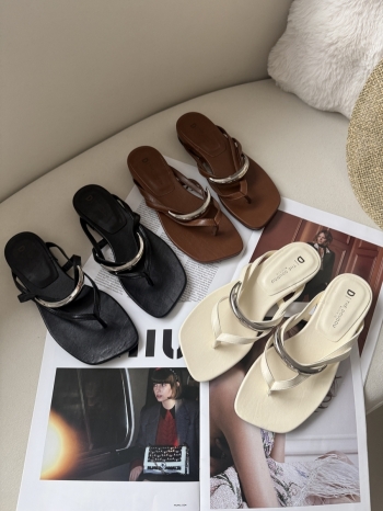 【Z830612】極簡風金屬釦夾腳平底涼拖鞋