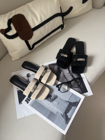 【Z830621】高級感金屬鎖釦平底一字拖鞋