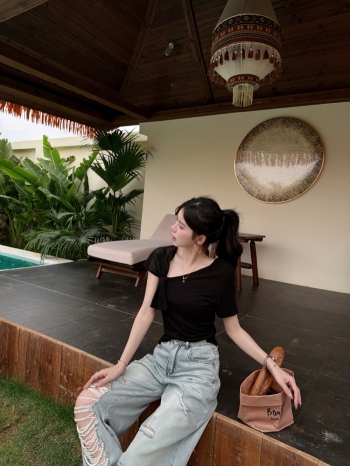 【Z830538】法式溫柔風斜肩蕾絲蝴蝶結上衣