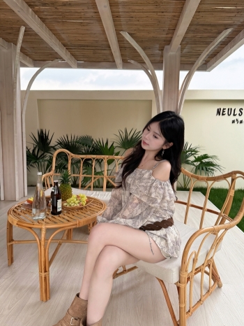 【Z830540】一字肩荷葉邊豹紋喇叭袖襯衫(附腰帶)