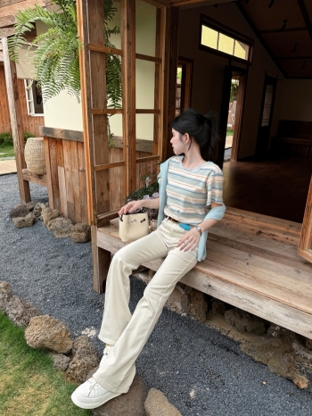 【Z830581】休閒撞色圓領肌理感條紋短T