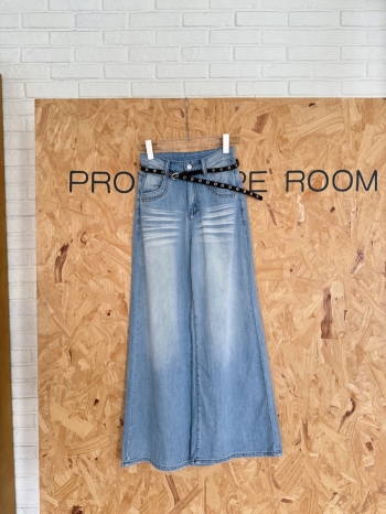 【Z830595】淺洗水藍貓抓紋闊腿牛仔褲(附腰帶)