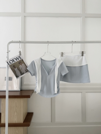 【Z830643】減齡披肩半開領短T+休閒短裙套裝