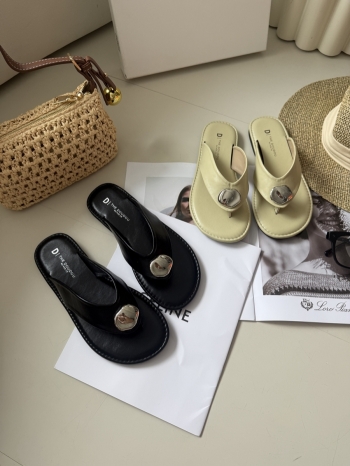 【Z830703】歐美風金屬釦軟底人字拖鞋