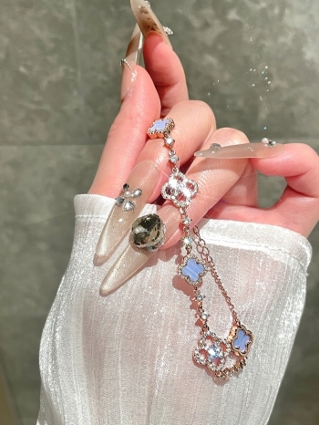 【Z830814】代購 Barbie芭比 施華洛世奇水鑽夢幻藍四葉草手鏈