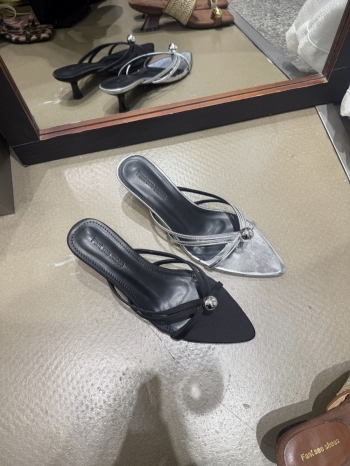 【Z830932】法式尖頭金屬球夾趾細跟涼拖鞋