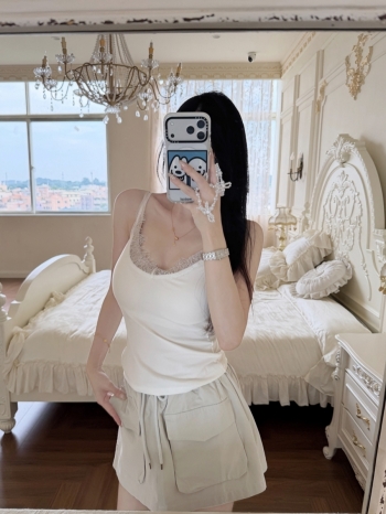 【Z830998】甜美蕾絲拼接V領帶胸墊背心